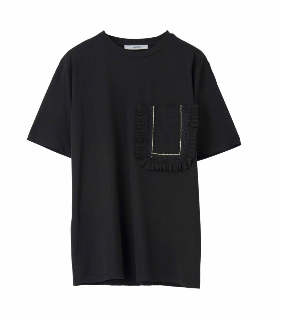 T-SHIRT CON TASCHINO E APPLICAZIONI