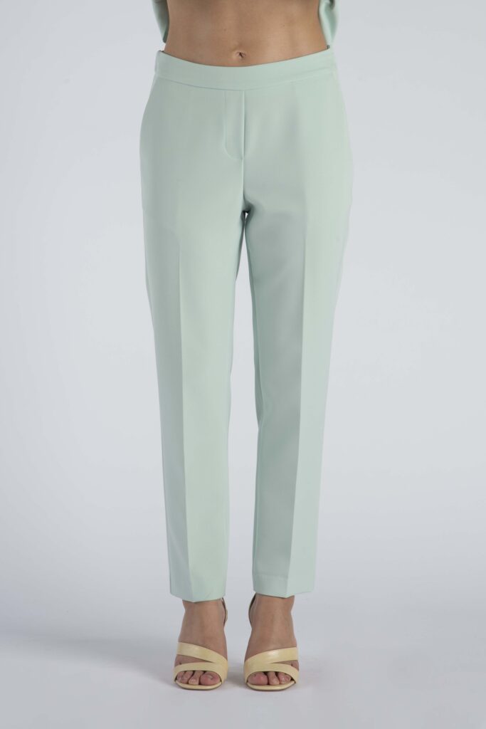 PANTALONE STRETTO CON ELASTICO DIETRO