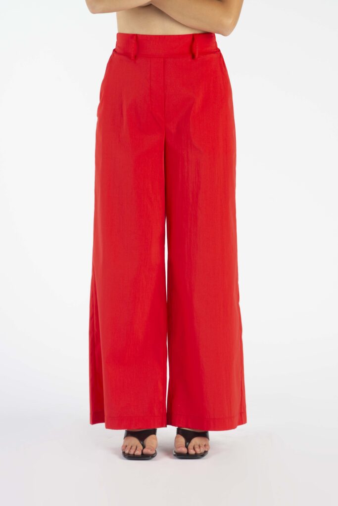 PANTALONE CON ELASTICO DIETRO
