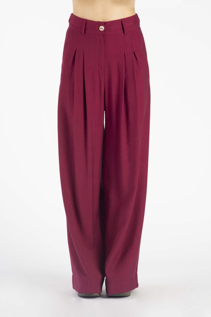 PANTALONE CON PIEGHE