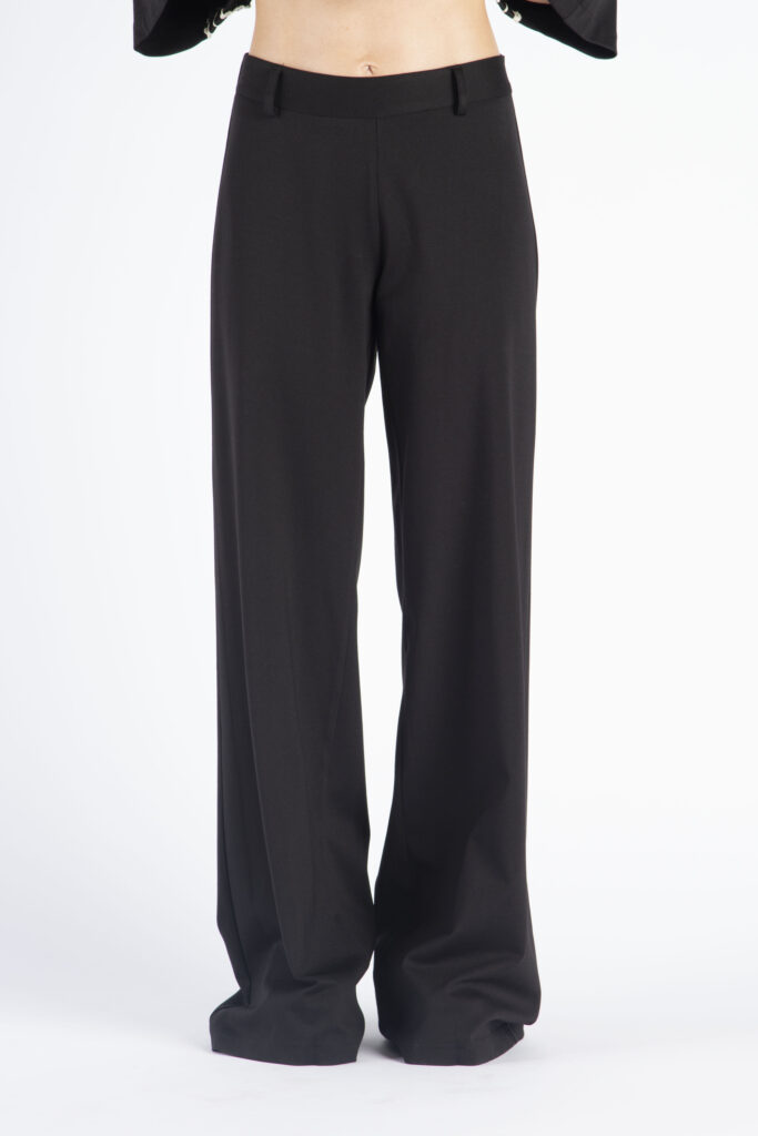 PANTALONE BAGGY CON ELASTICO DIETRO